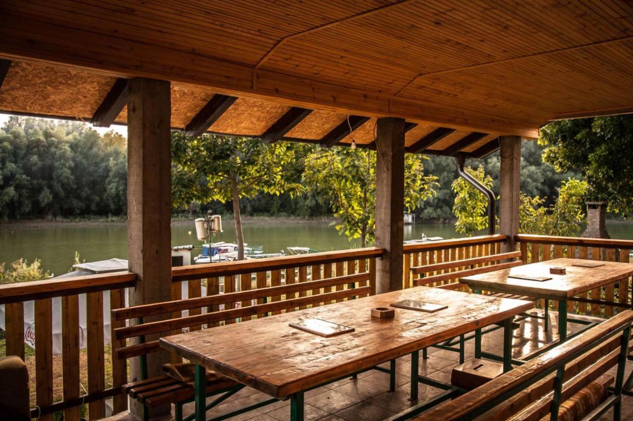 Captain'S House By The Danube River Cerevic Екстер'єр фото